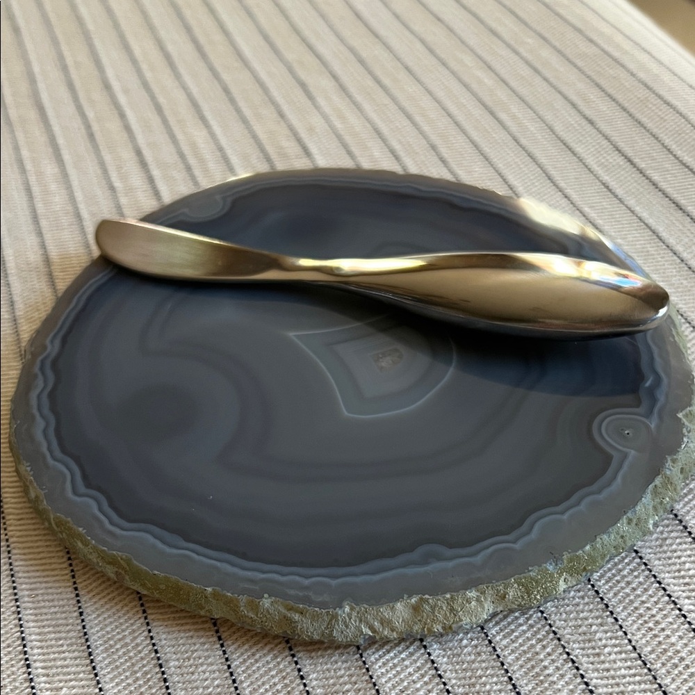 Anna Gray Agate Serving Cheese Board with Spreader Knife. NWOT/BOX.